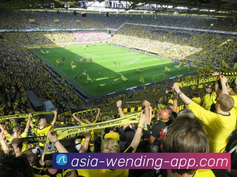 浩实况足球全新赛季来袭球迷热情高涨期待精彩对决